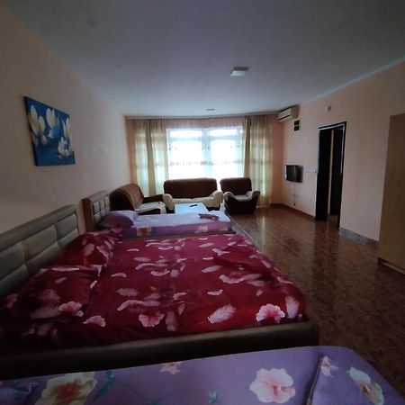 Grandino Rooms & Apartments Улцинь Экстерьер фото
