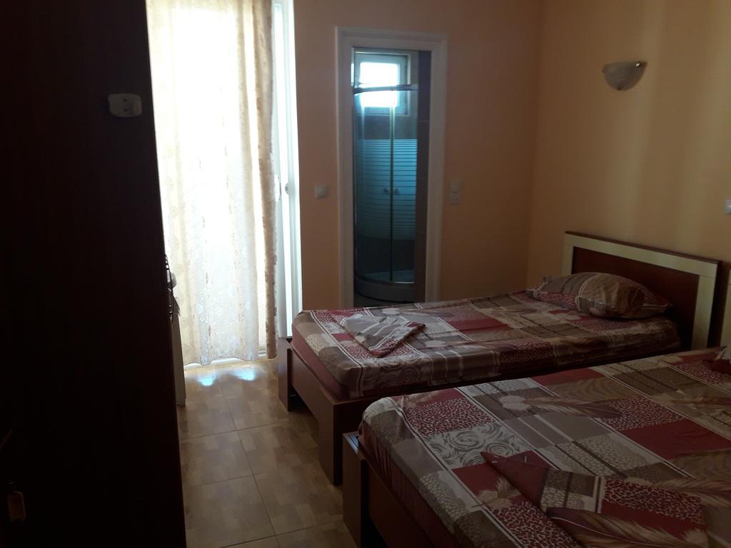 Grandino Rooms & Apartments Улцинь Экстерьер фото